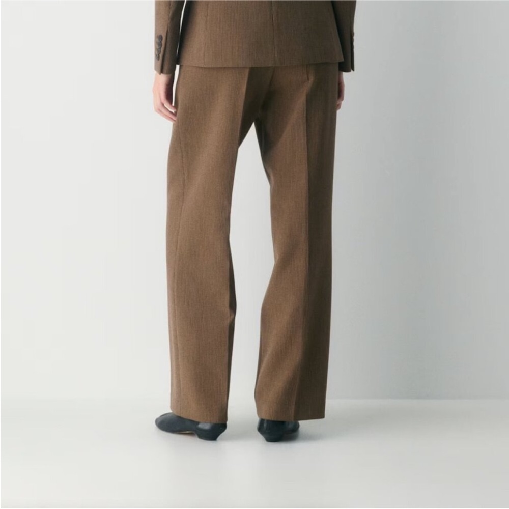 Aritzia Wilfred The Effortless Pant Crepette Brown Tan Pleated Front Trousers - Picture 2 of 11